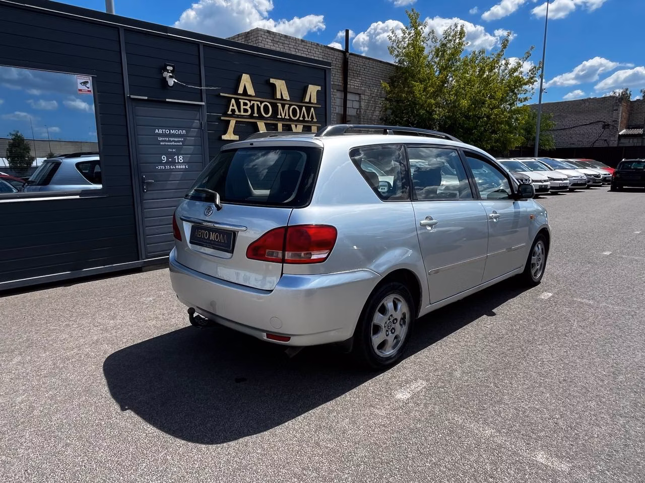 Toyota Avensis Verso фото 3