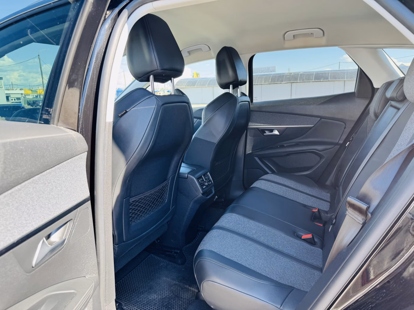 Peugeot 3008 фото 6