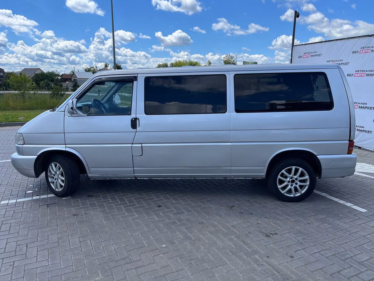 Volkswagen Caravelle фото 8