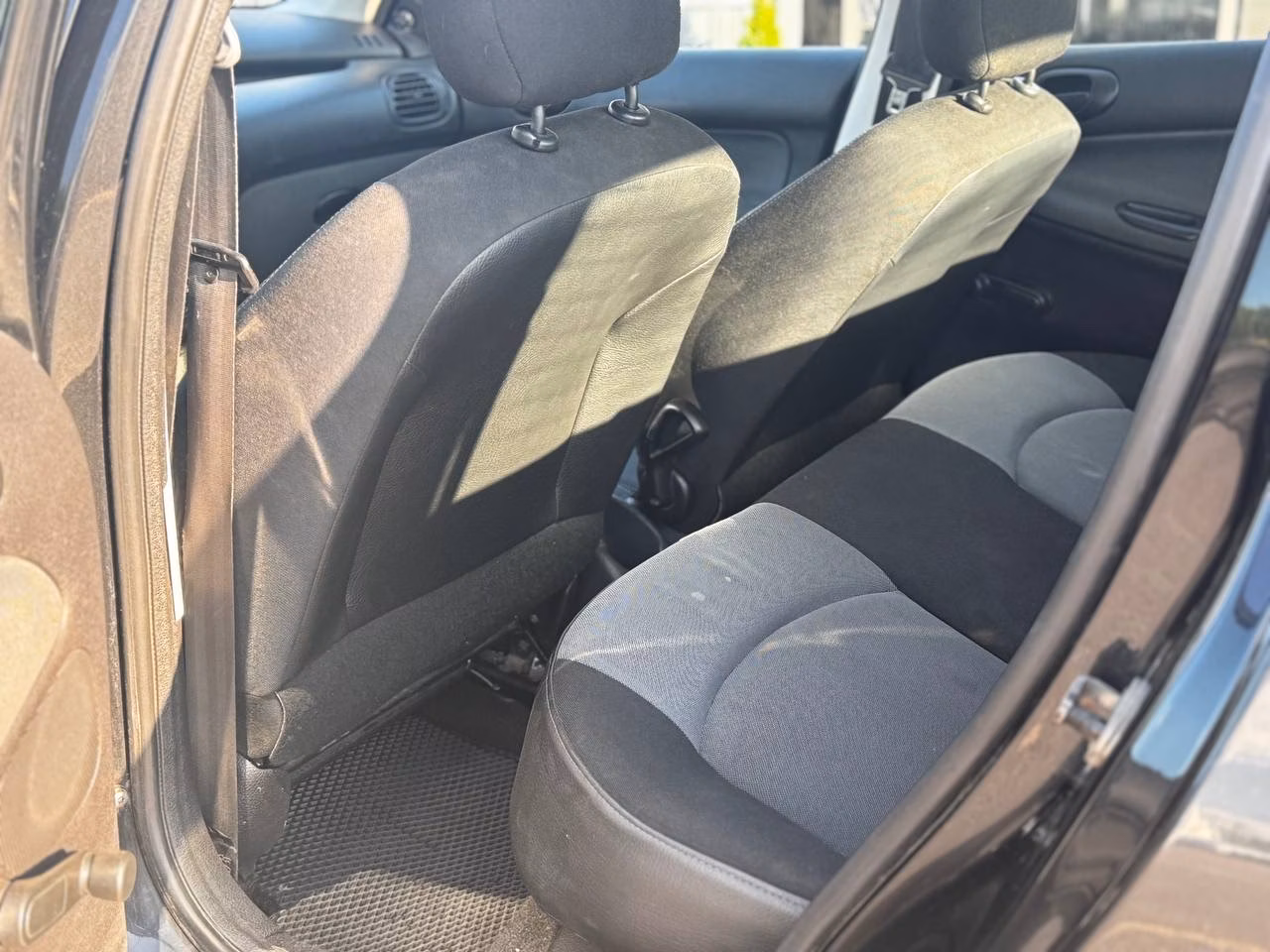 Peugeot 206 фото 11