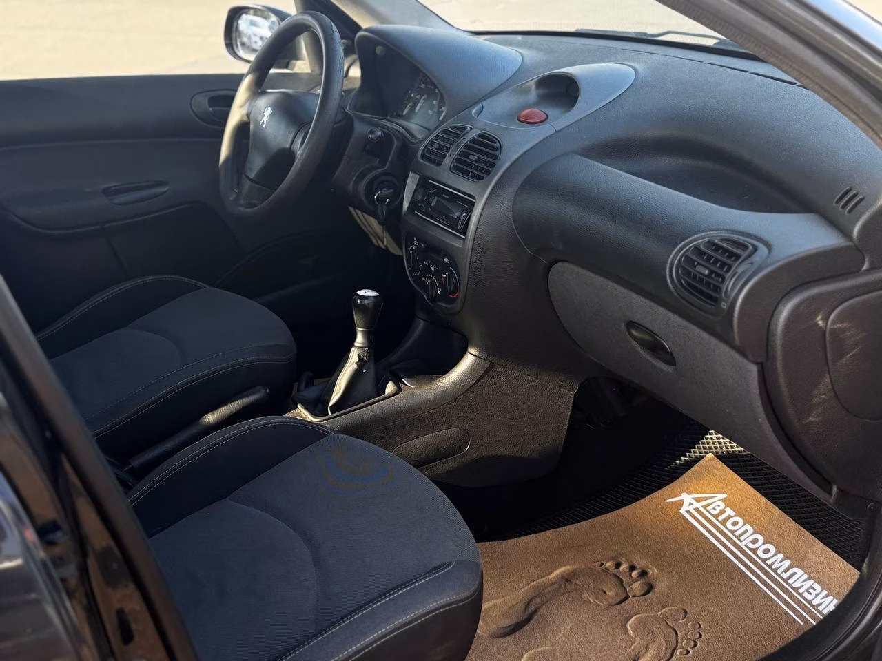 Peugeot 206 фото 10