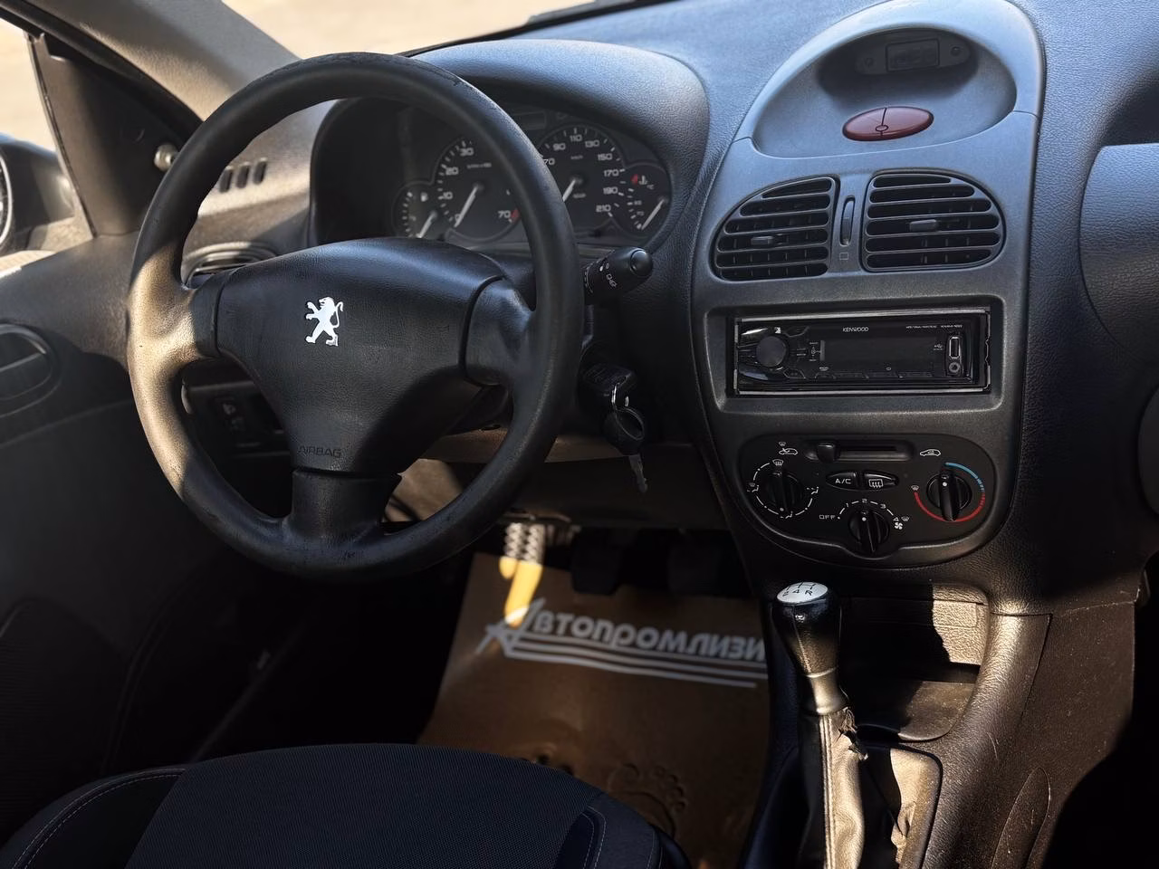 Peugeot 206 фото 9