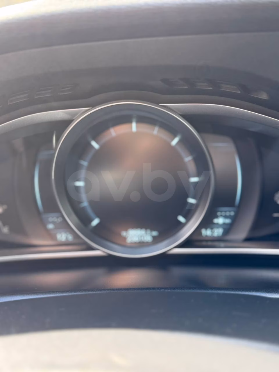 Volvo V40 фото 10