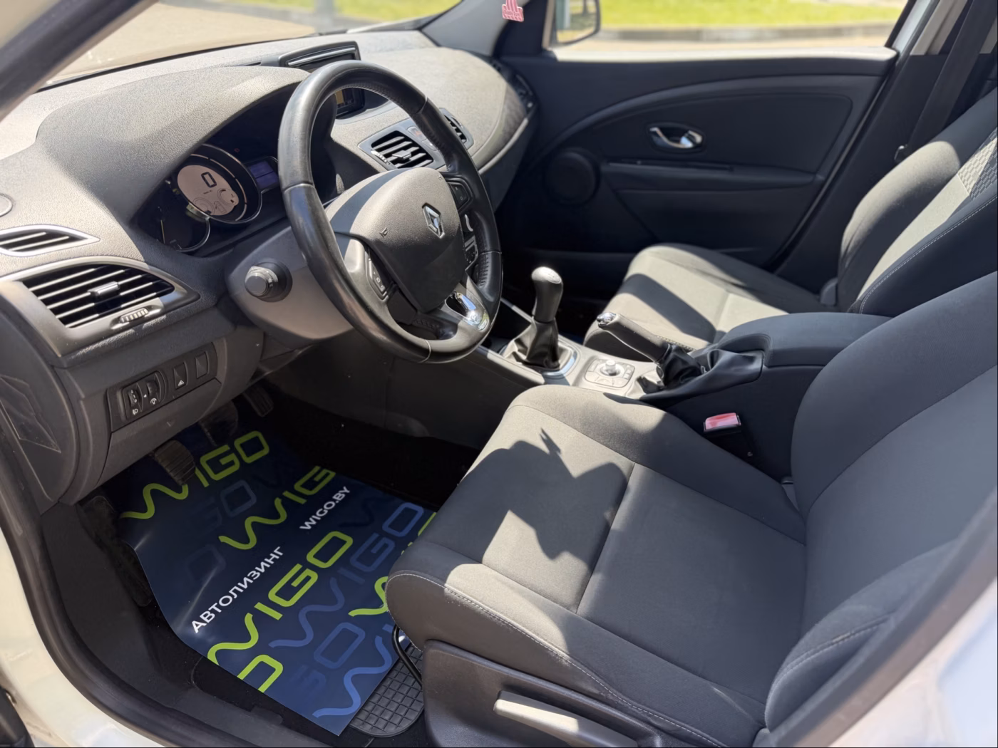Renault Megane фото 11
