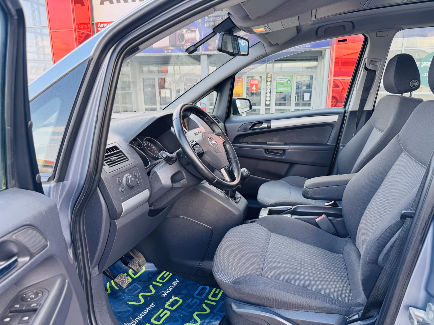 Opel Zafira фото 5