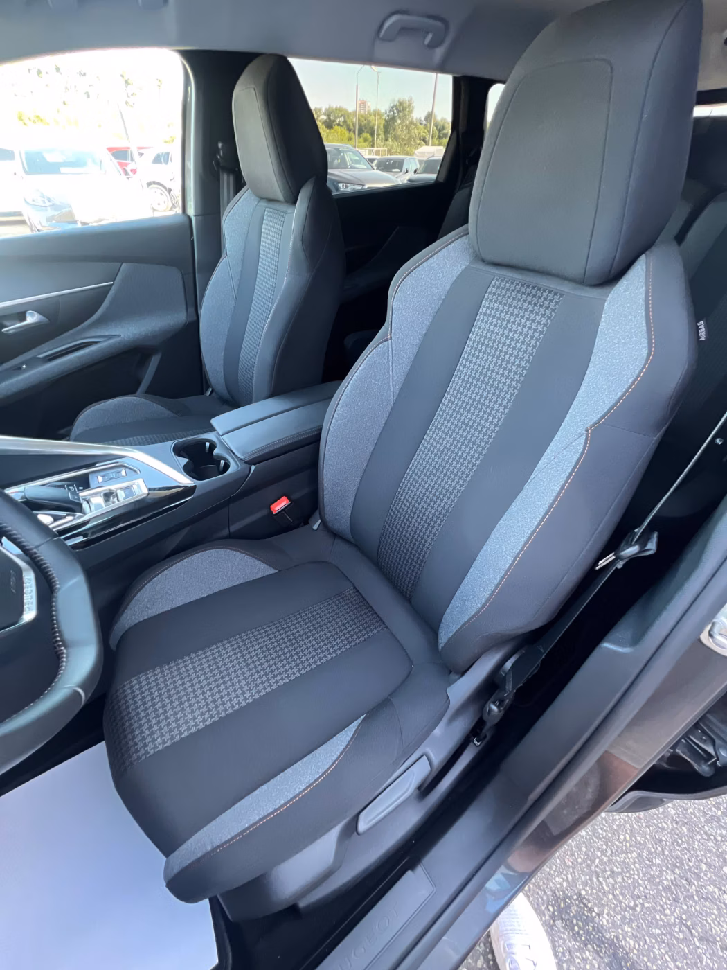 Peugeot 5008 фото 10