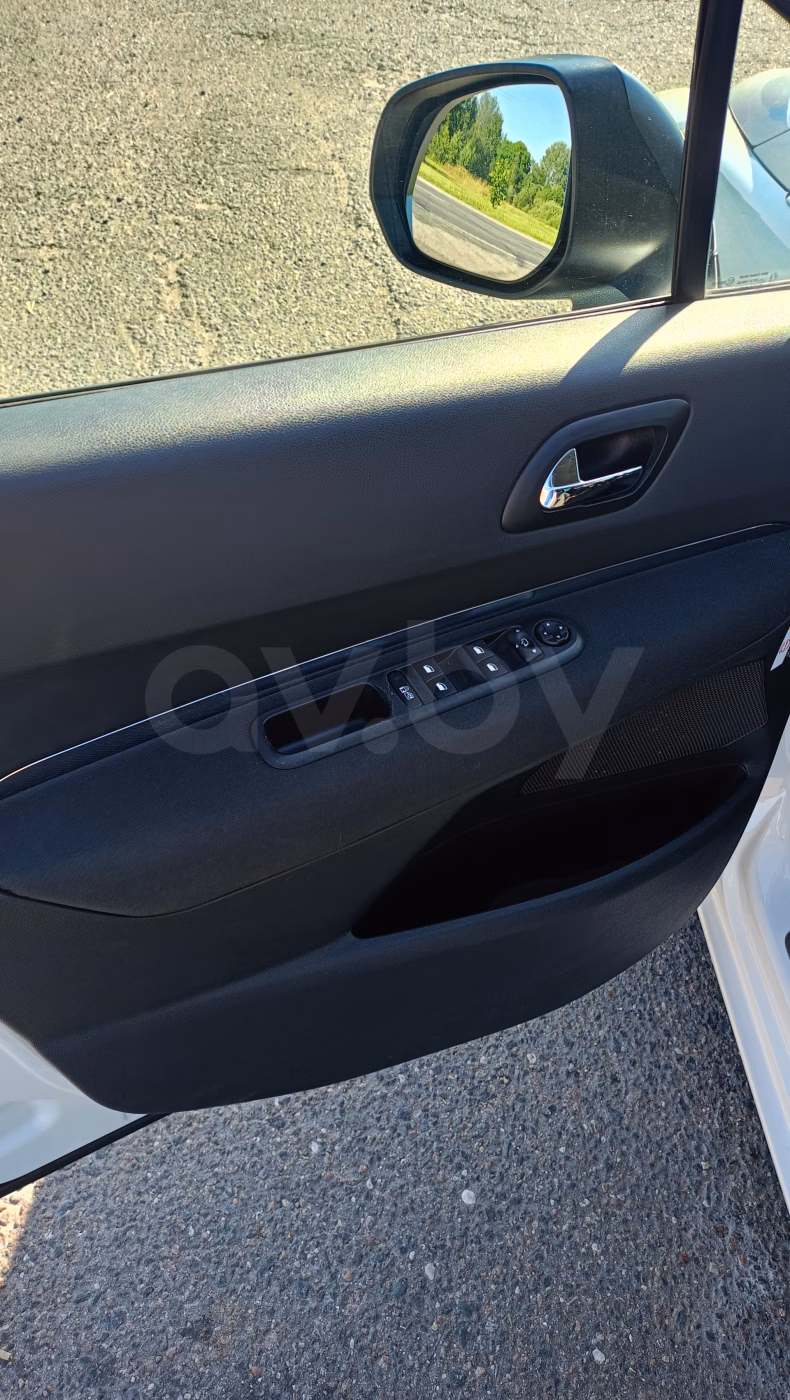 Peugeot 5008 фото 8