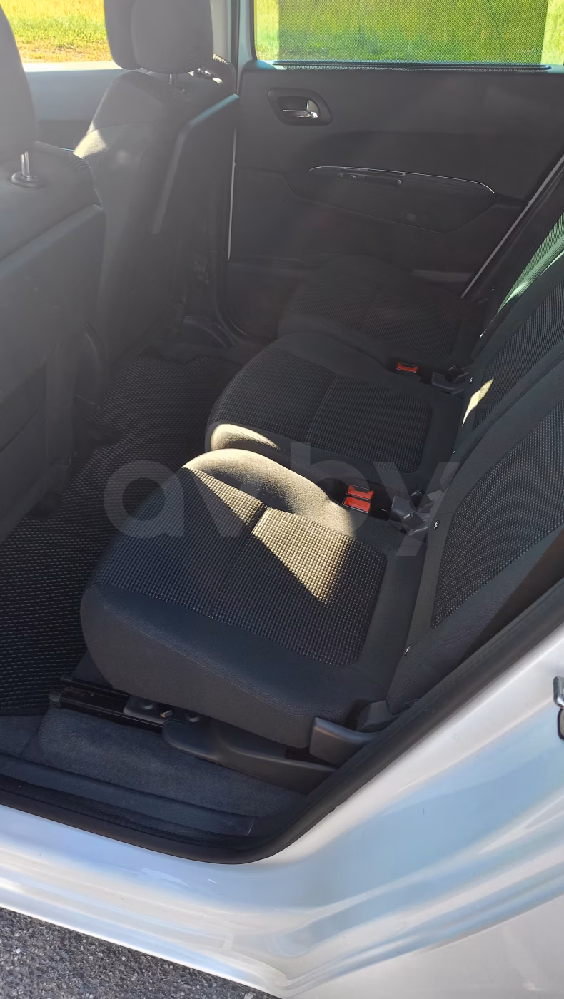 Peugeot 5008 фото 10
