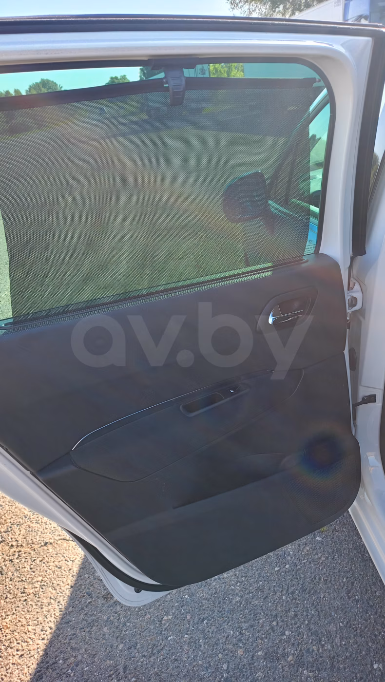 Peugeot 5008 фото 12