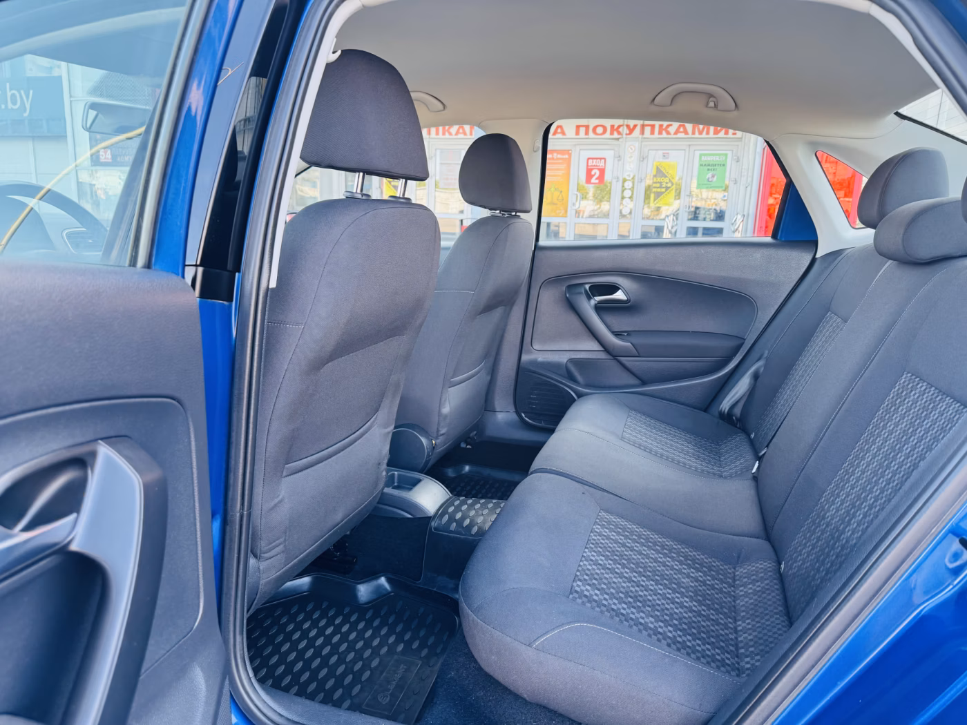 Volkswagen Polo Sedan фото 6