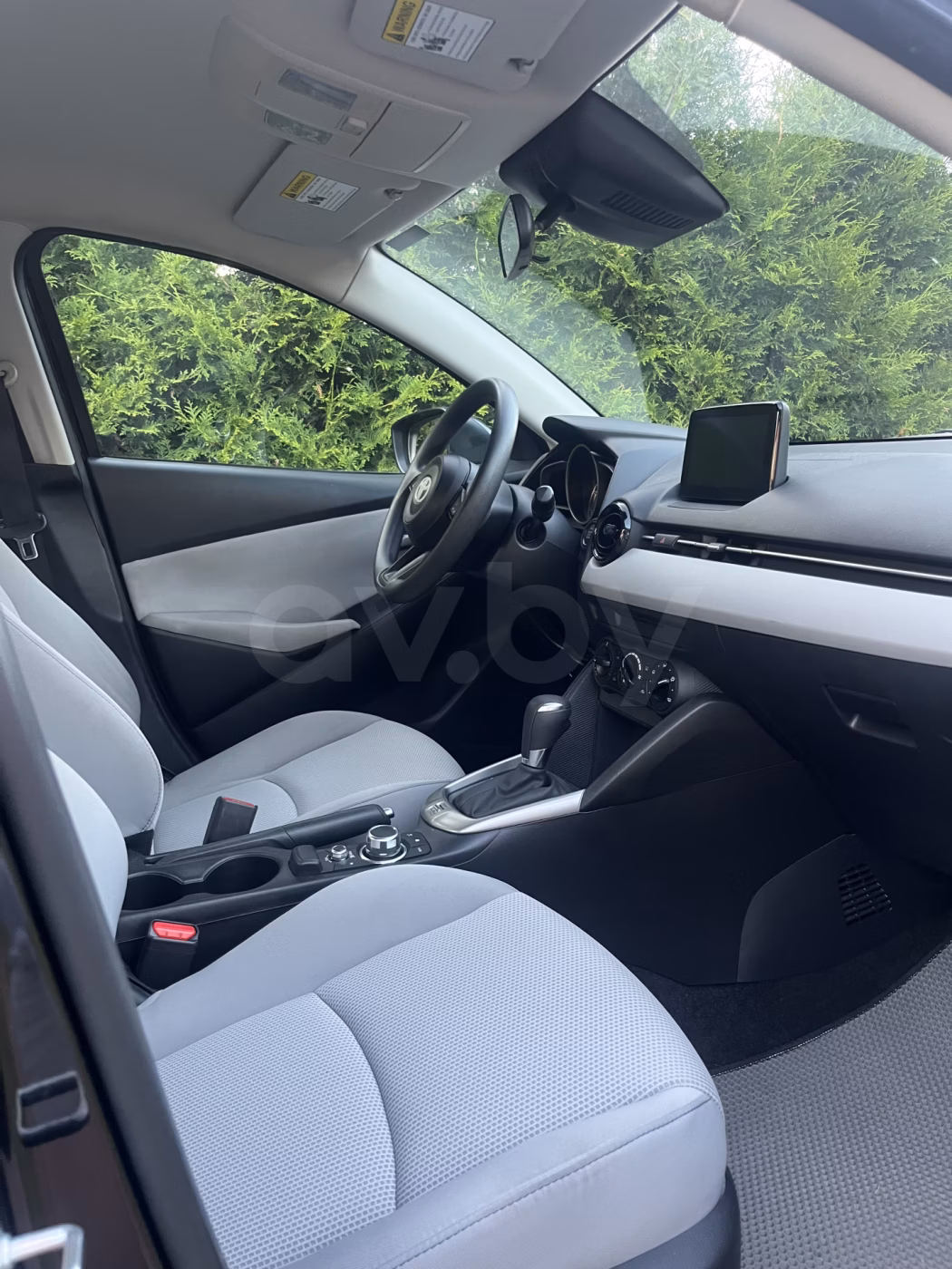 Toyota Yaris фото 12