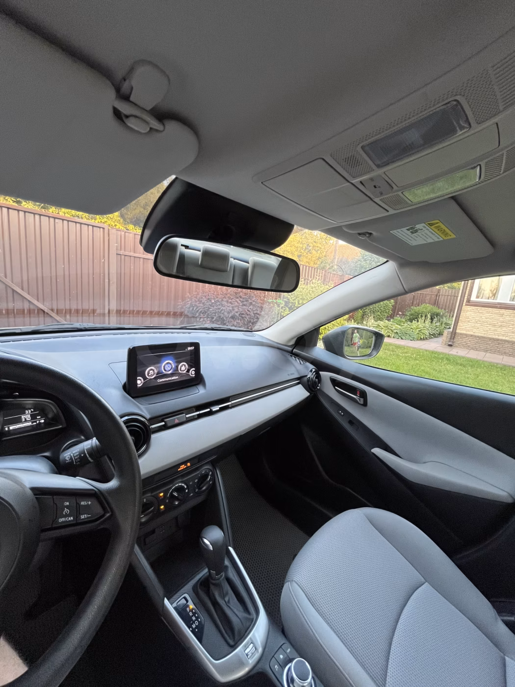 Toyota Yaris фото 13