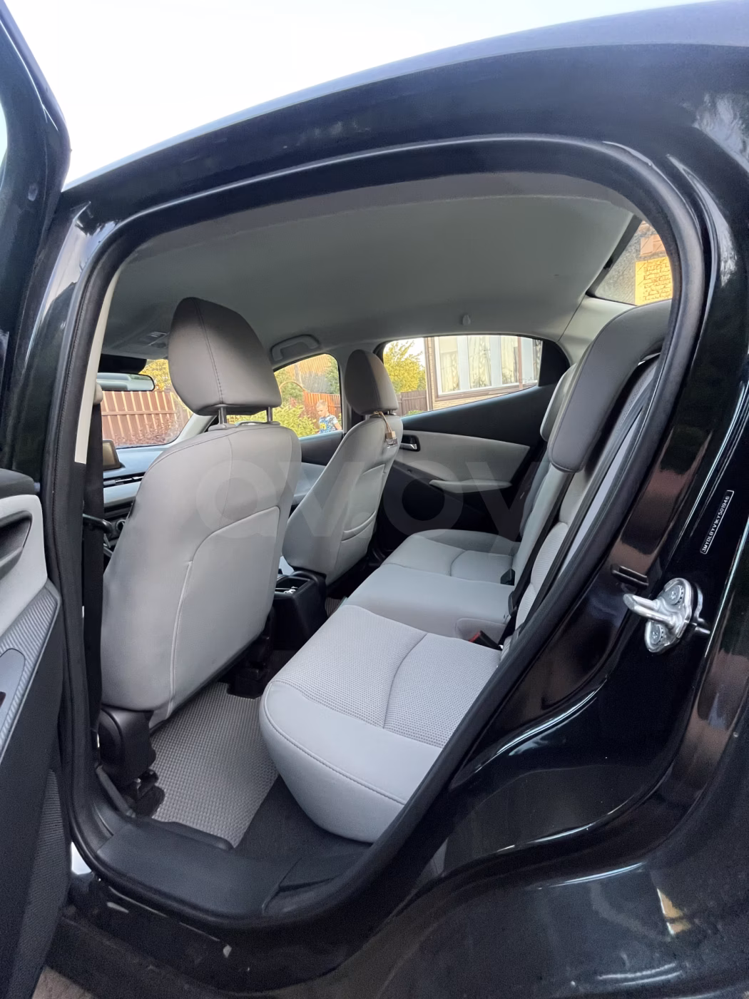 Toyota Yaris фото 17