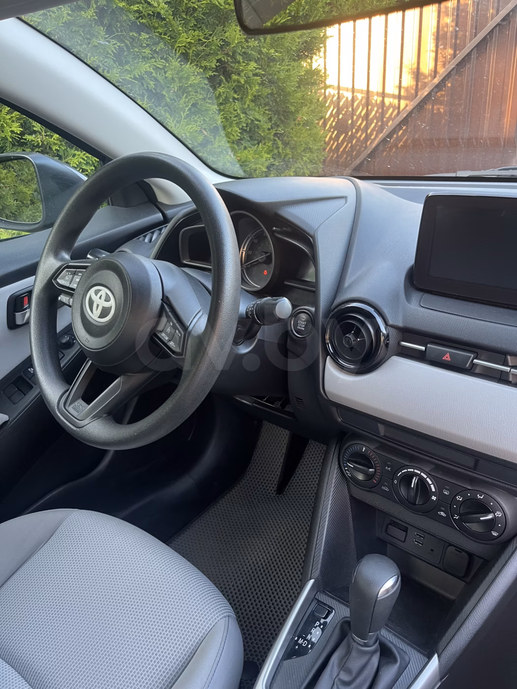 Toyota Yaris фото 11