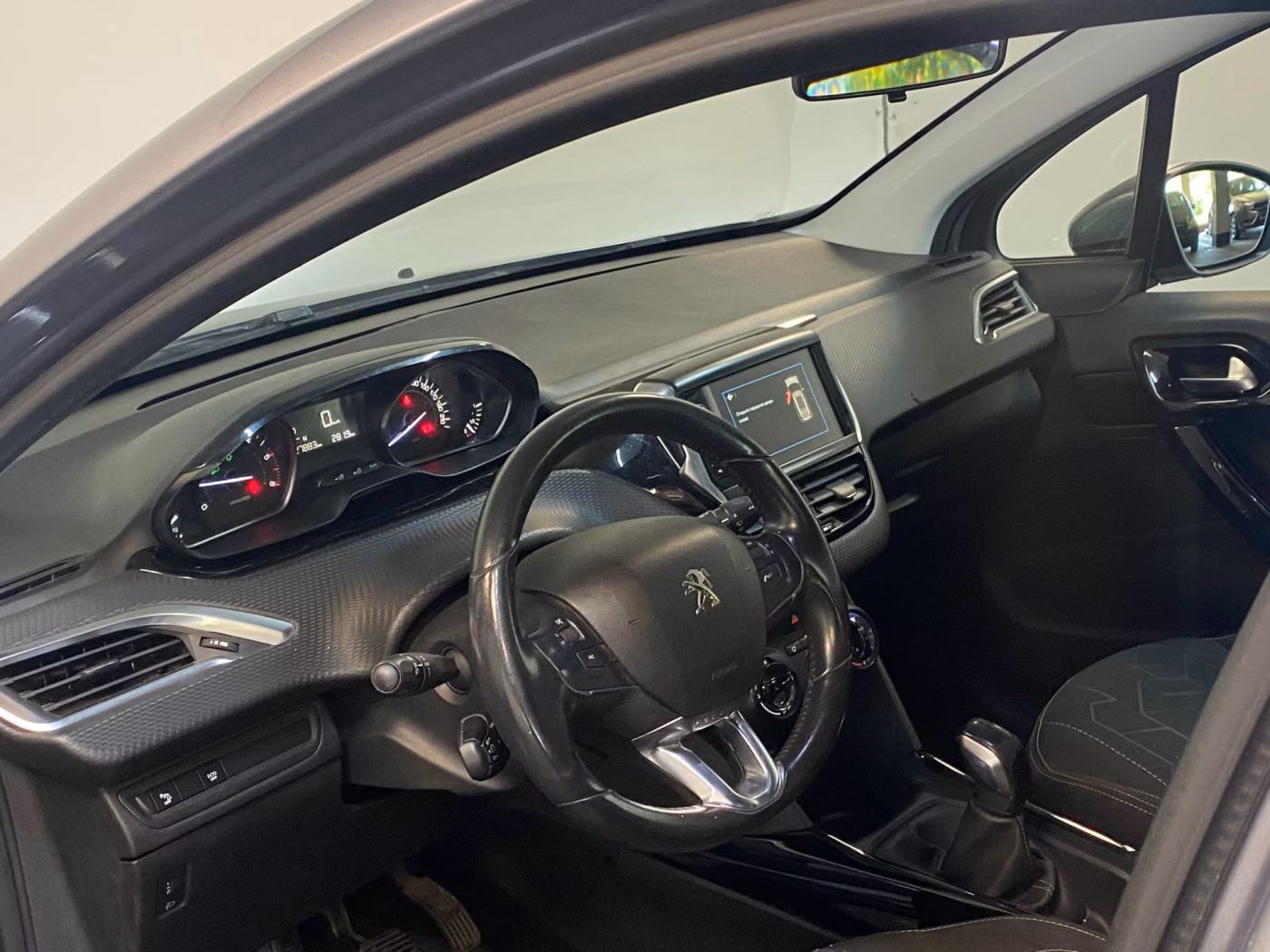 Peugeot 2008 фото 7