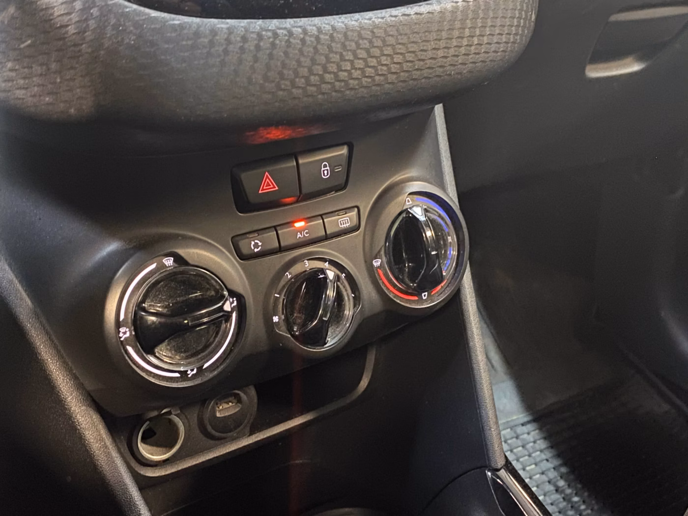 Peugeot 2008 фото 10