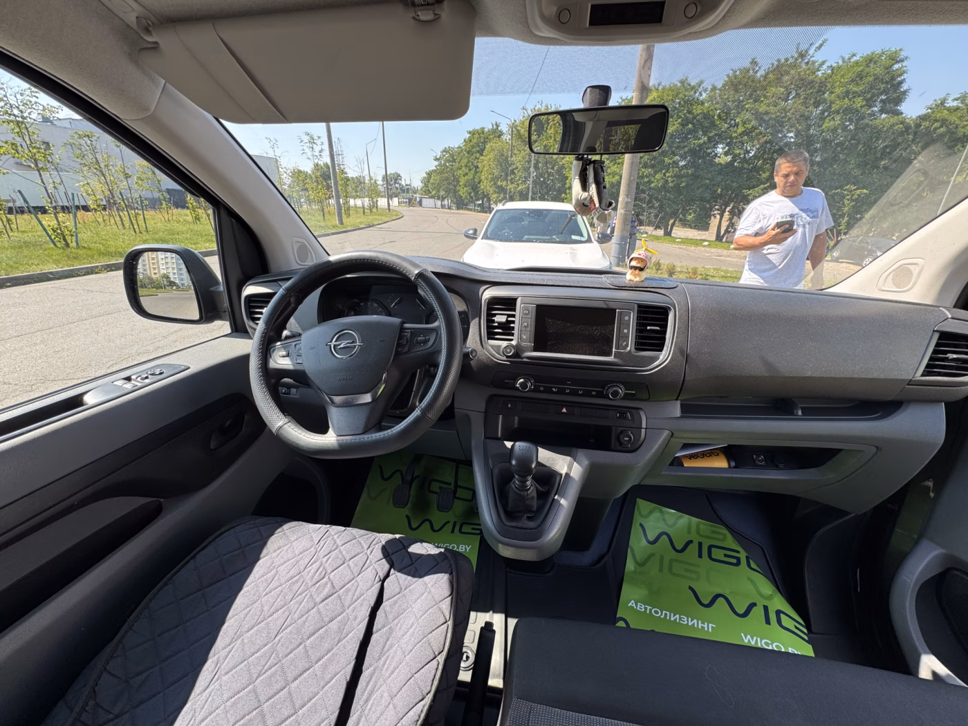 Opel Vivaro фото 14