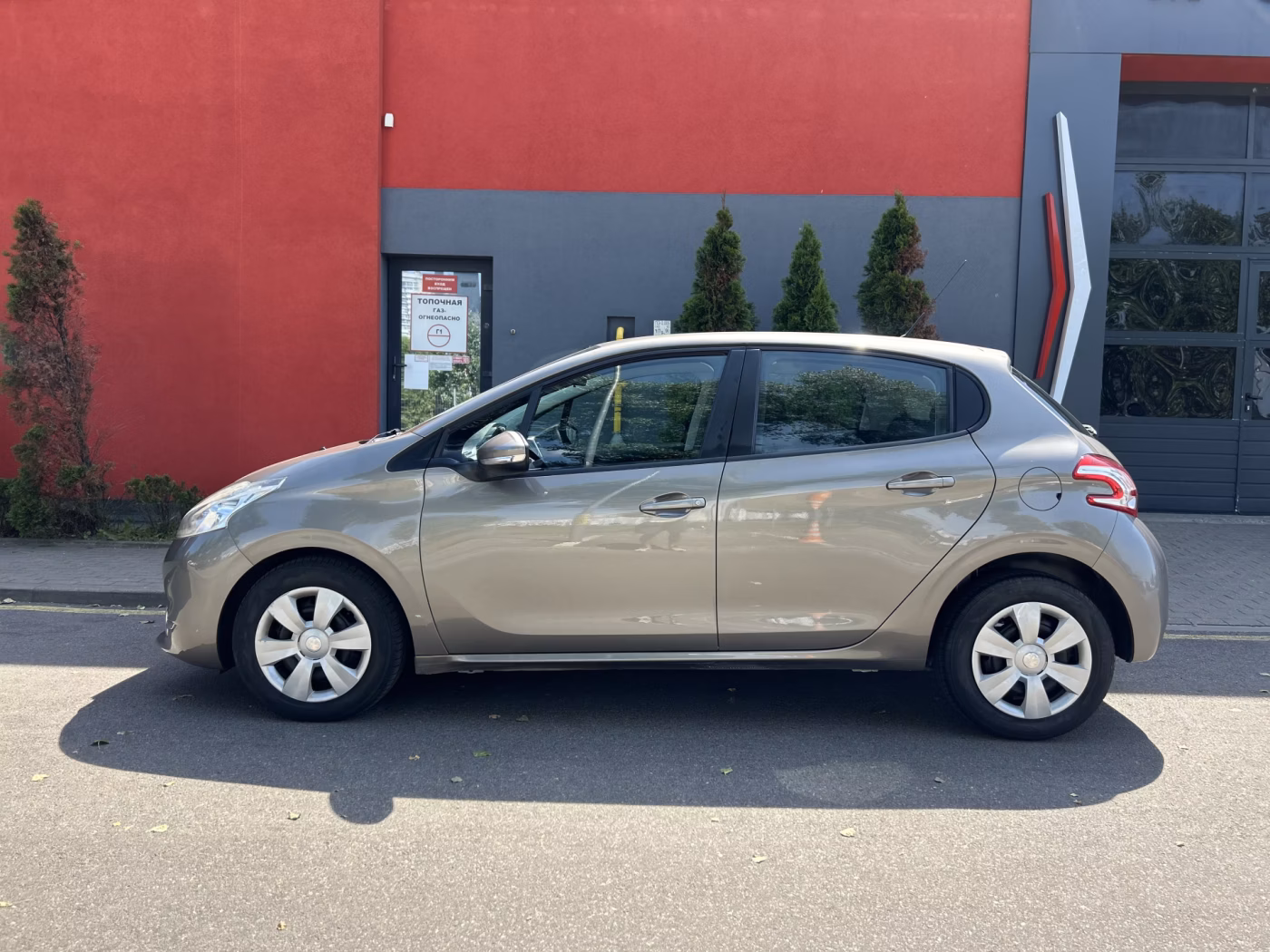 Peugeot 208 фото 4