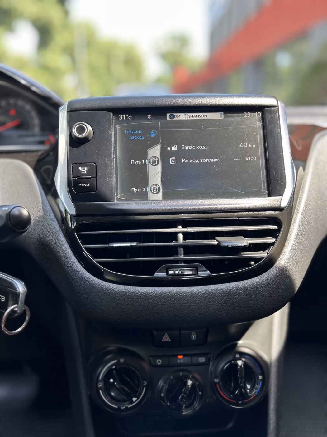 Peugeot 208 фото 14
