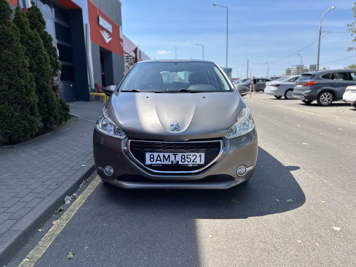 Peugeot 208 фото 2