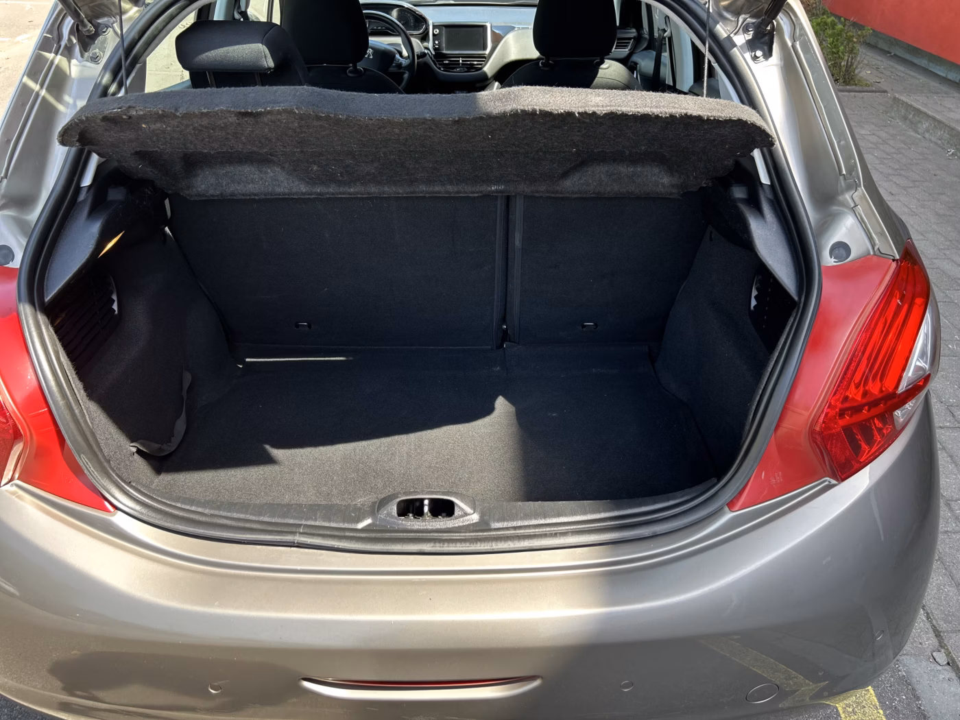 Peugeot 208 фото 8
