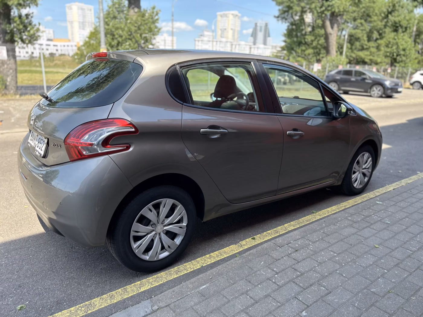 Peugeot 208 фото 7