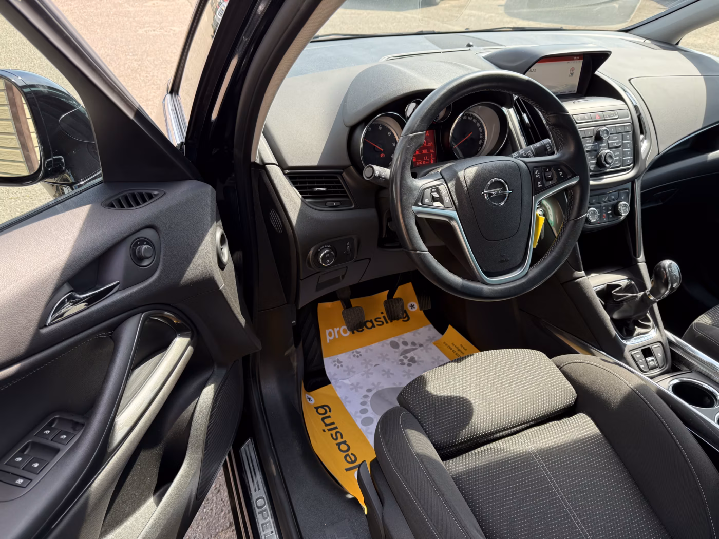 Opel Zafira фото 9