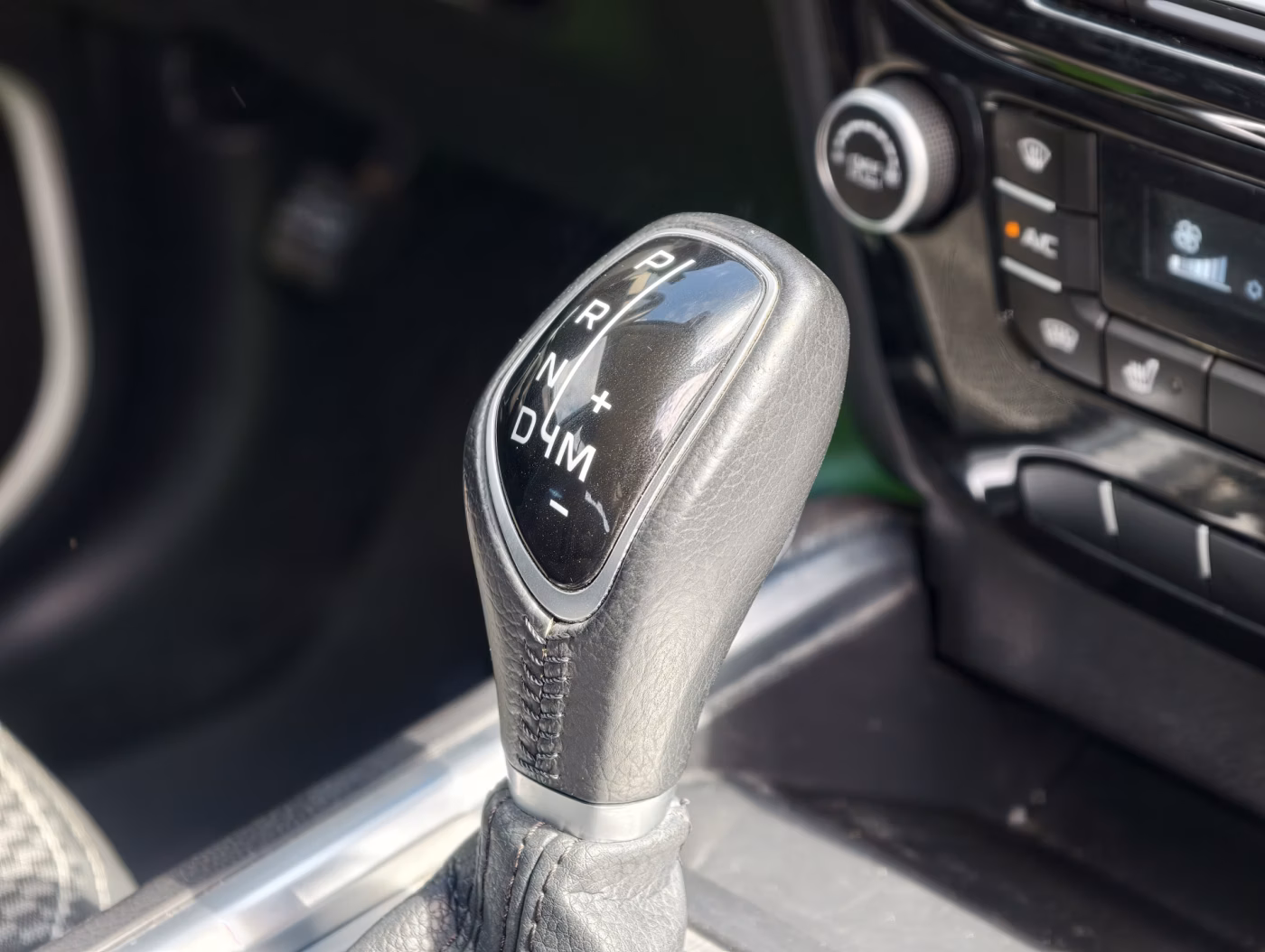 Geely Emgrand X7 фото 21