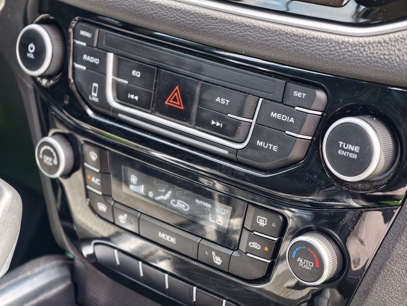 Geely Emgrand X7 фото 20