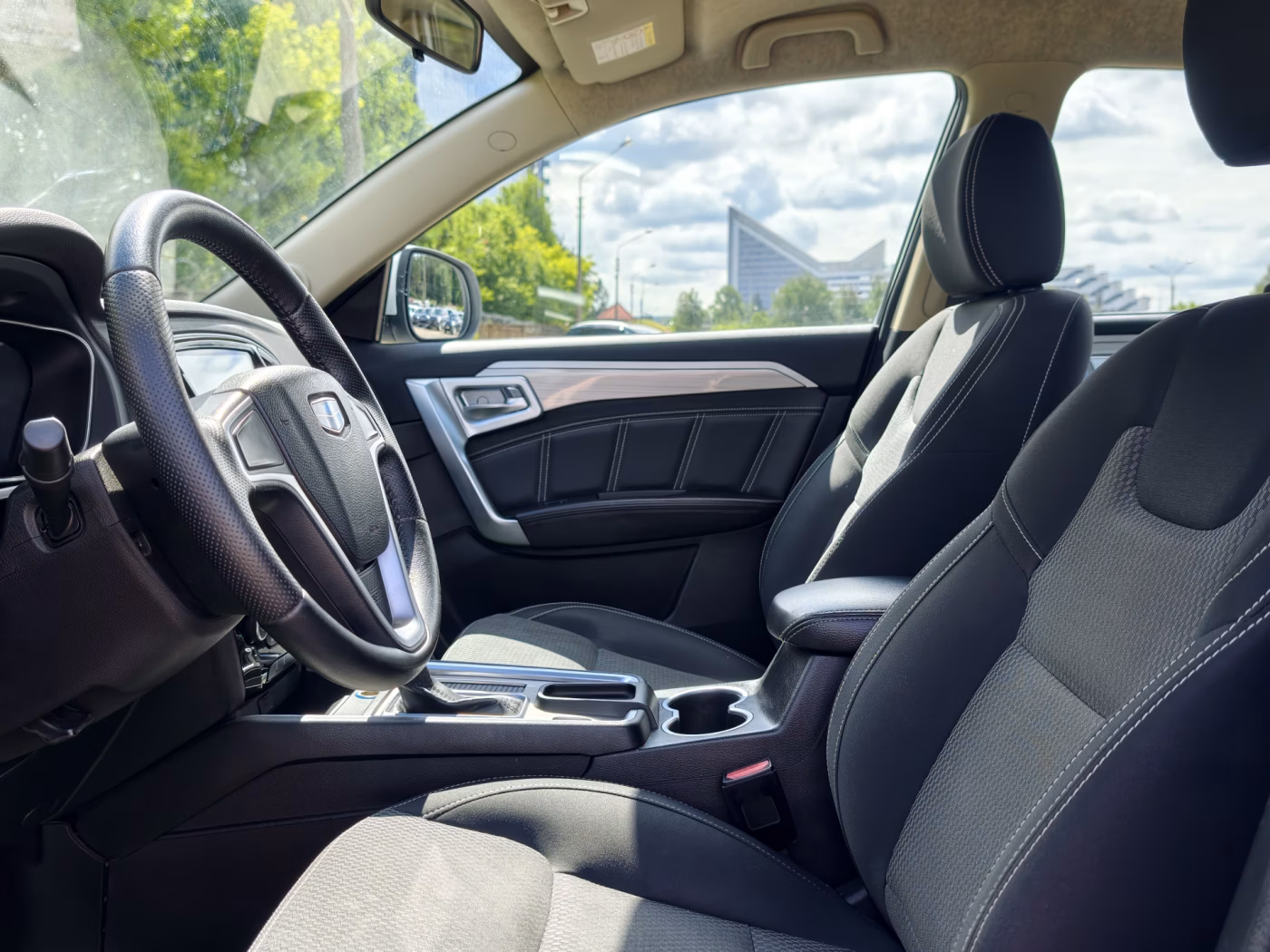 Geely Emgrand X7 фото 10