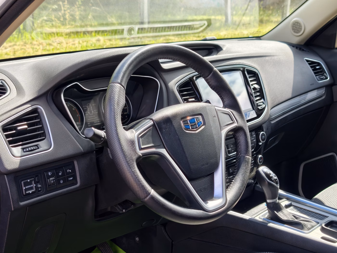 Geely Emgrand X7 фото 9
