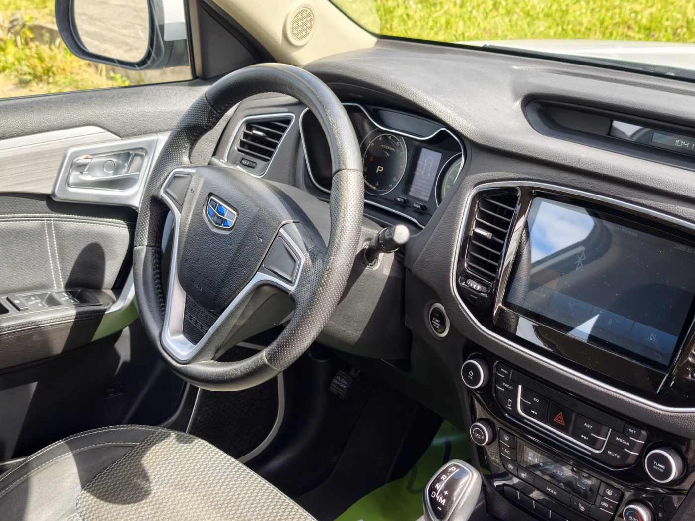 Geely Emgrand X7 фото 14