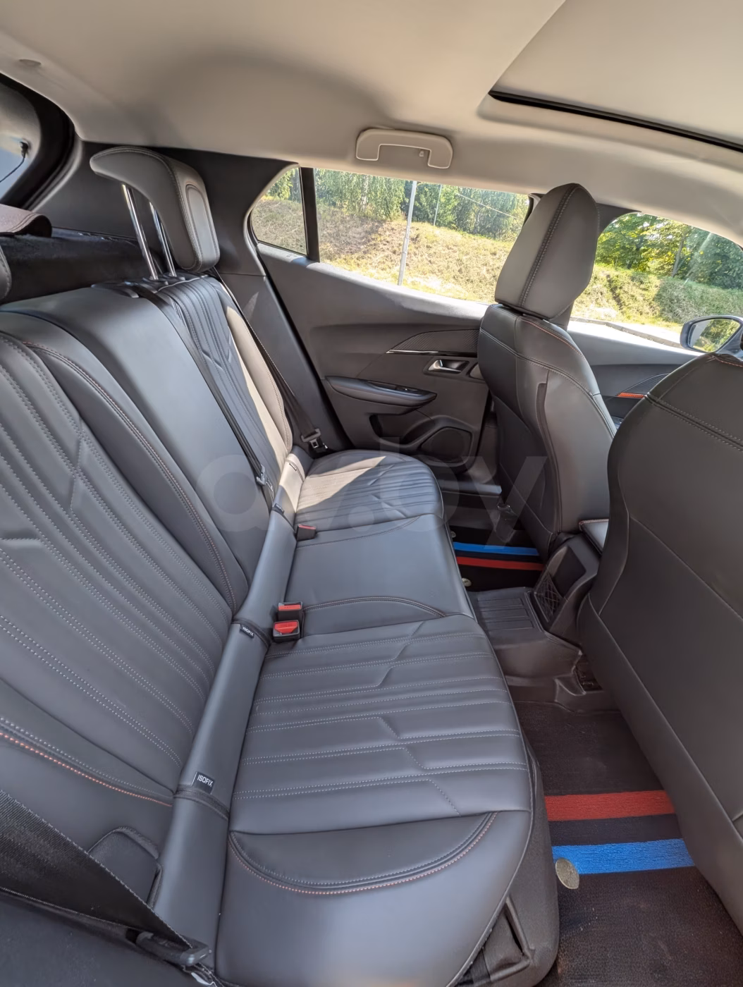 Peugeot 2008 фото 11