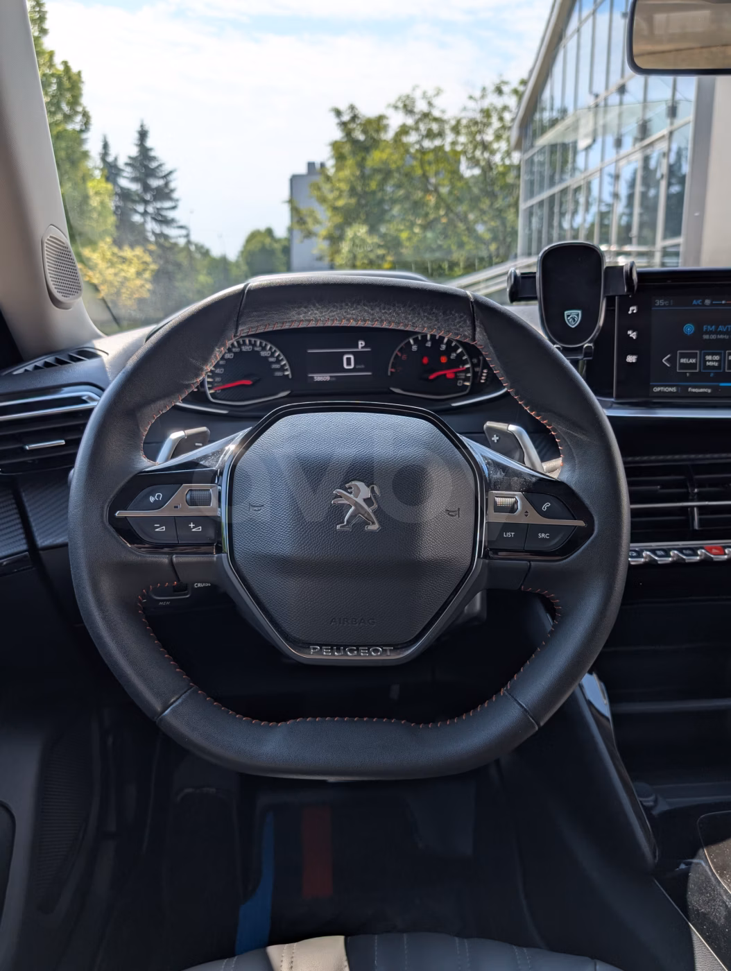 Peugeot 2008 фото 9
