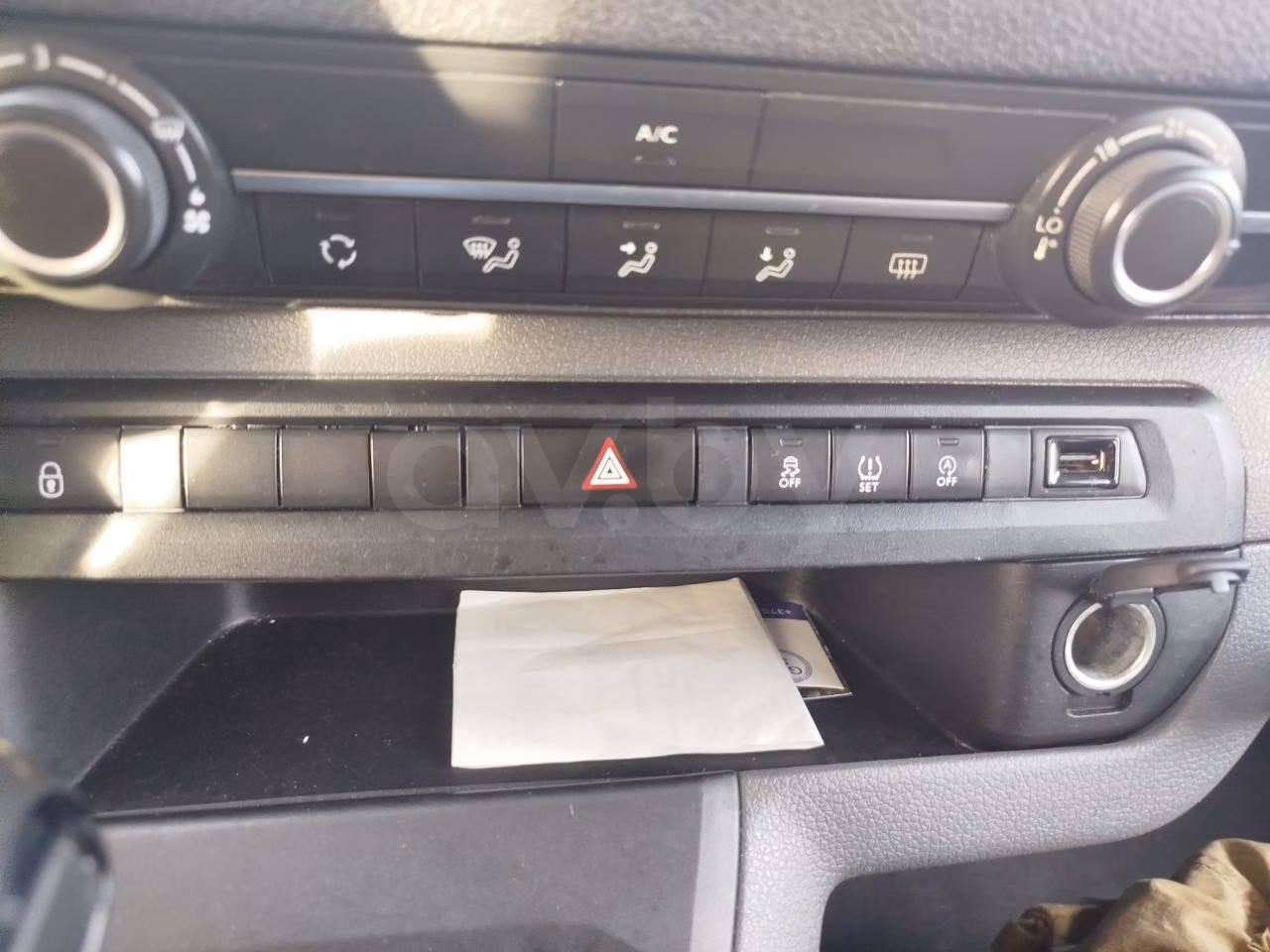 Peugeot Traveller фото 10