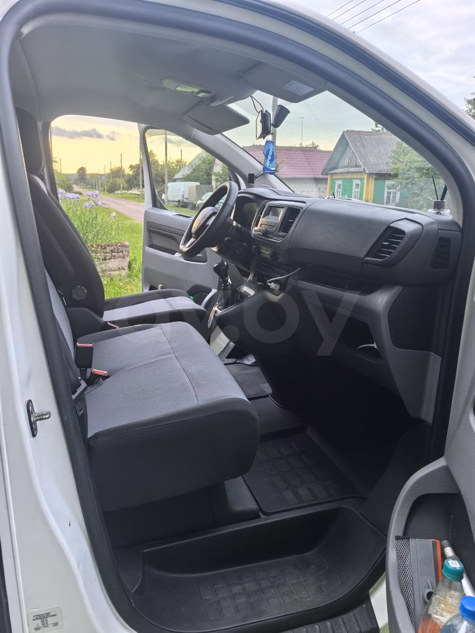 Peugeot Traveller фото 12