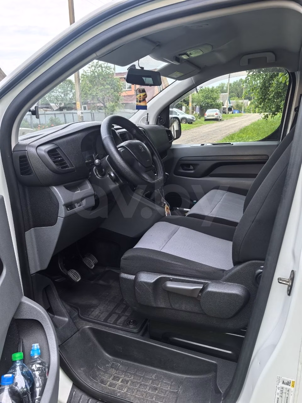 Peugeot Traveller фото 11
