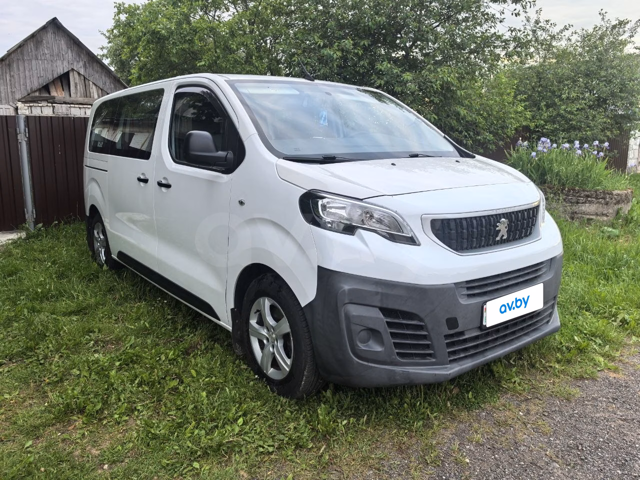 Peugeot Traveller фото 3