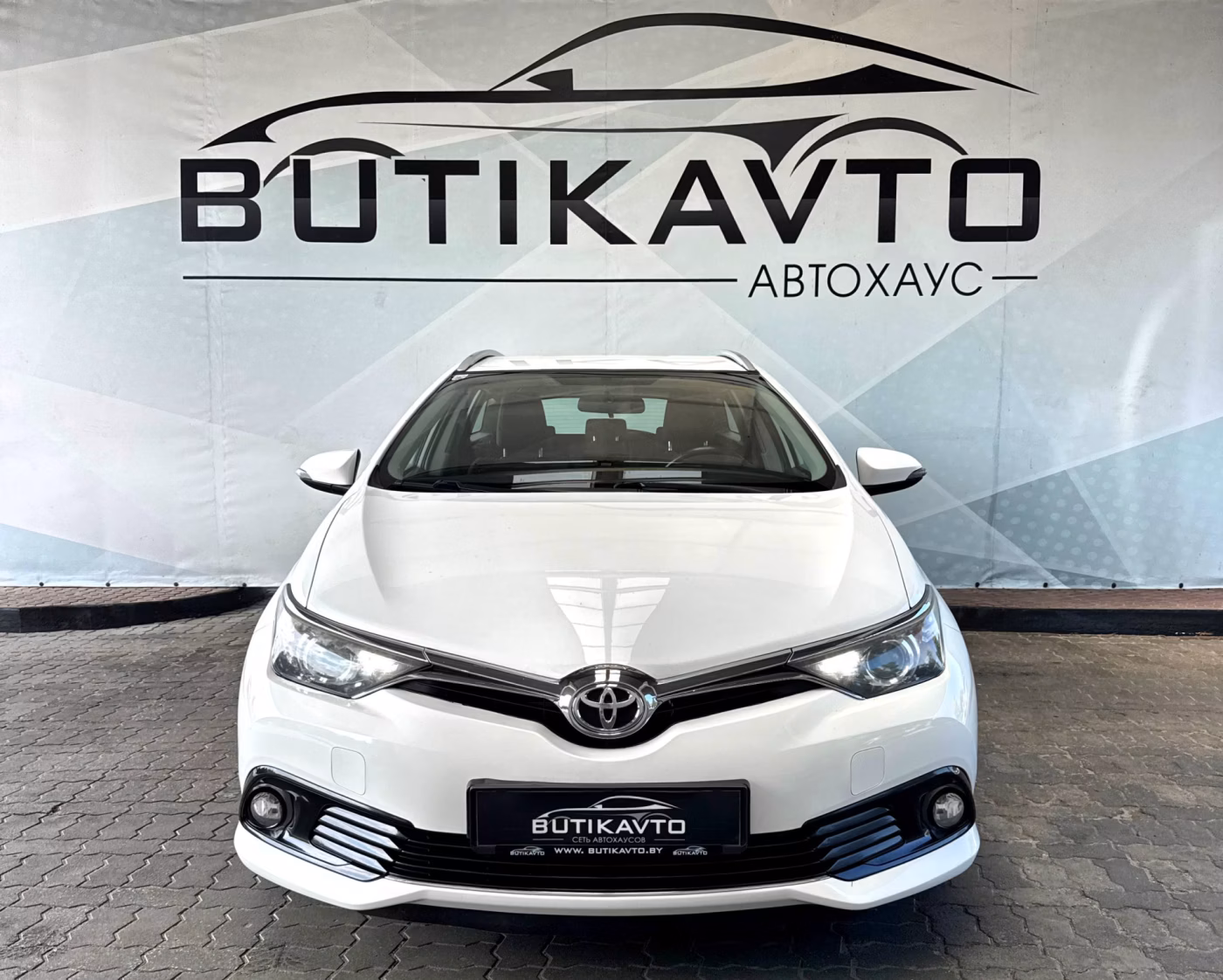 Toyota Auris фото 2