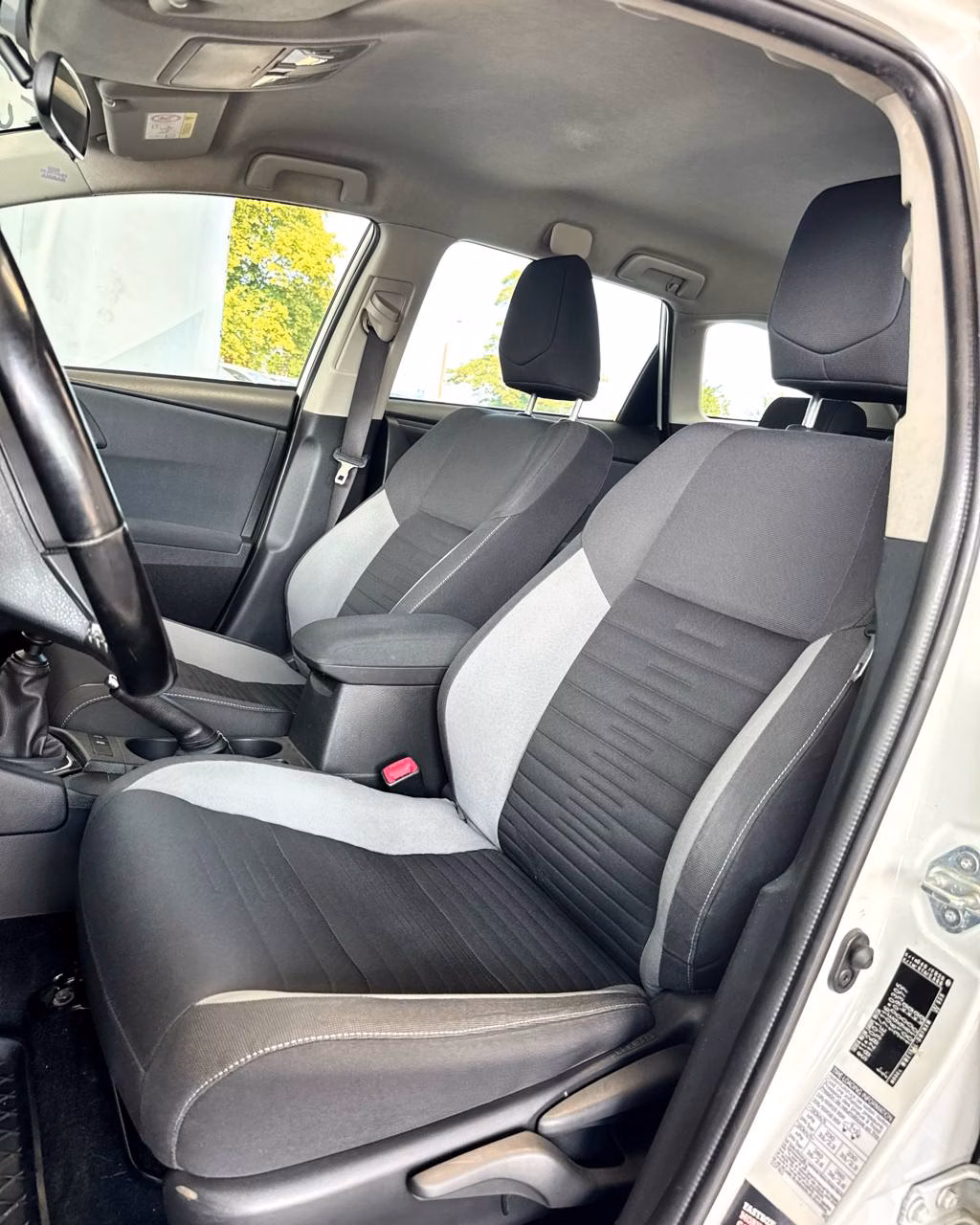Toyota Auris фото 10