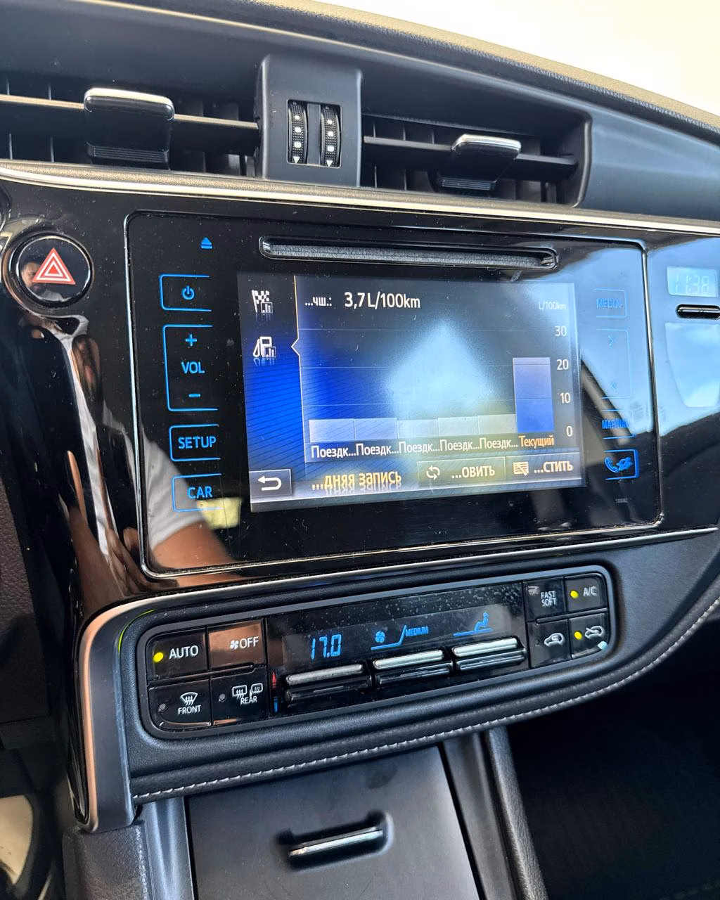 Toyota Auris фото 12