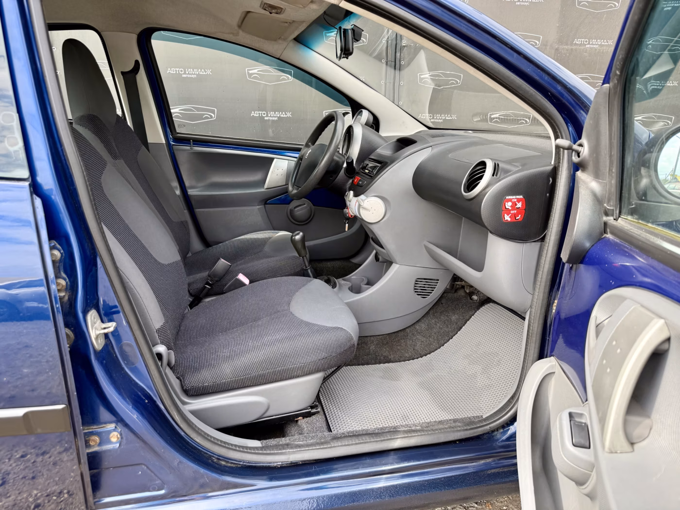 Peugeot 107 фото 12