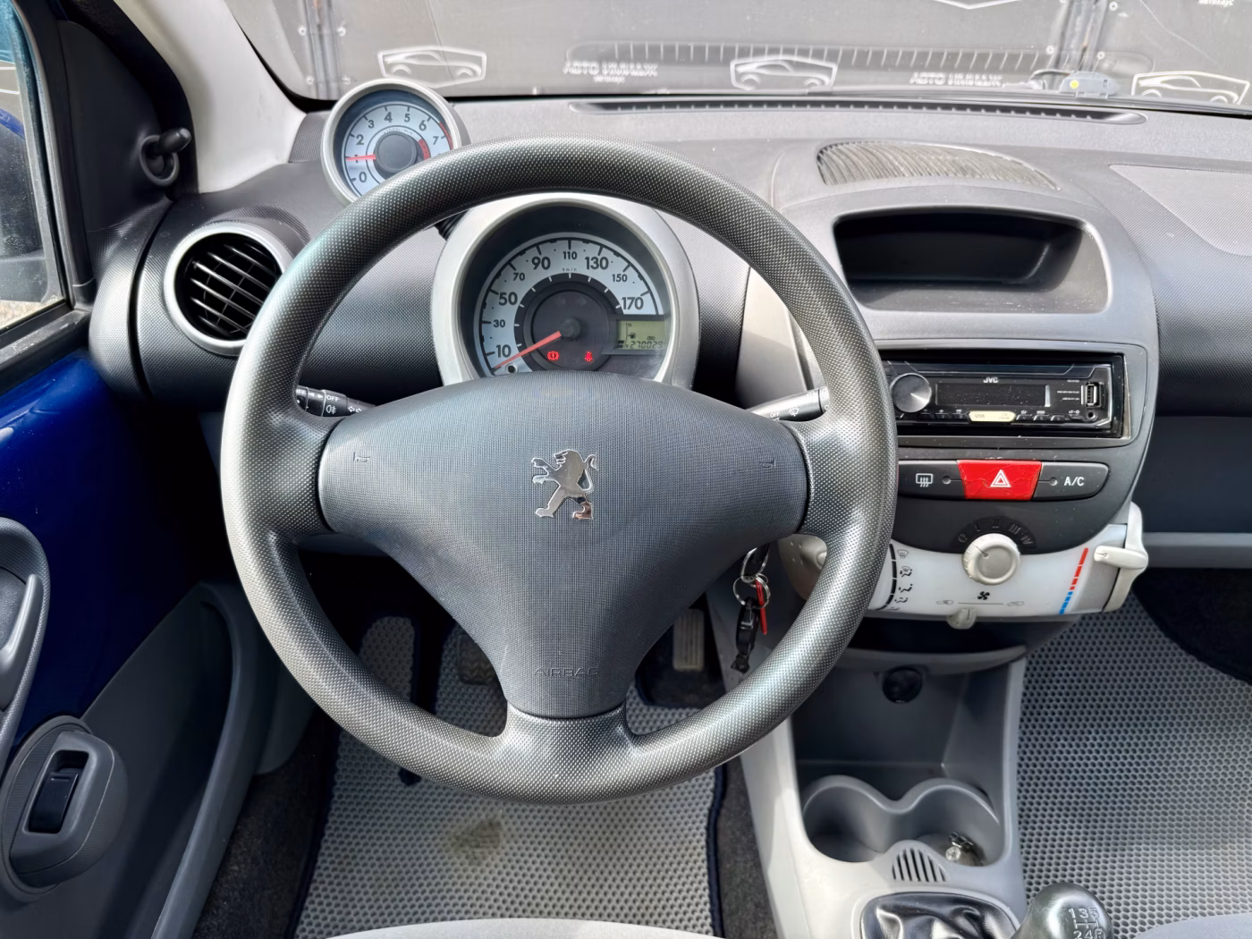 Peugeot 107 фото 16