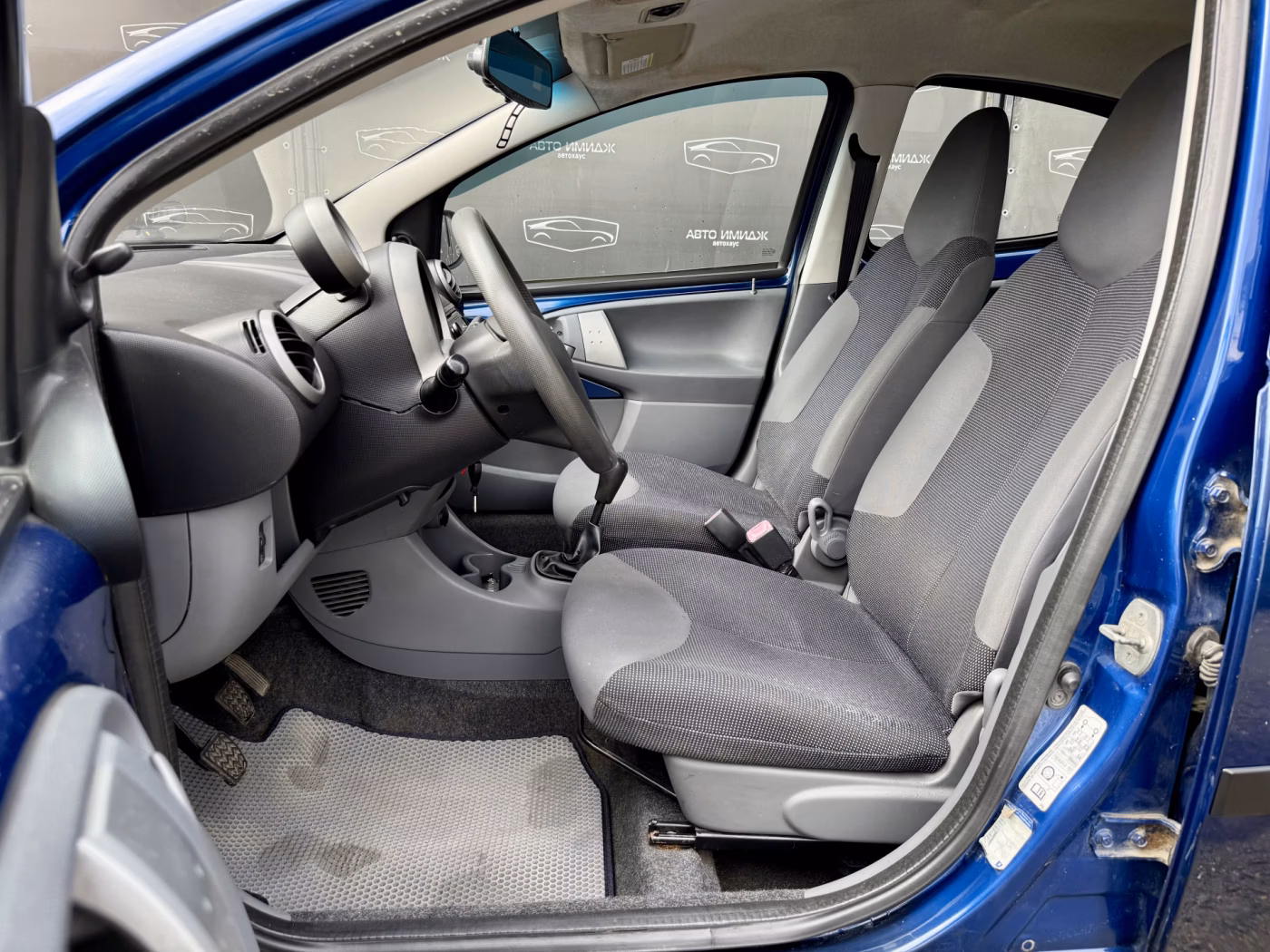 Peugeot 107 фото 10