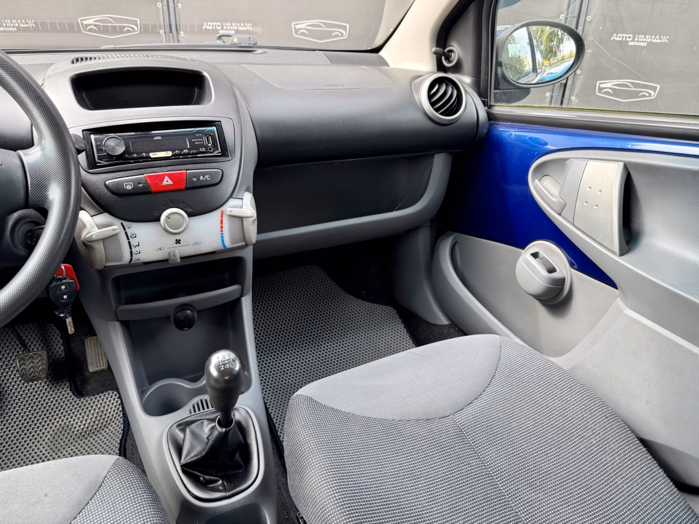 Peugeot 107 фото 11
