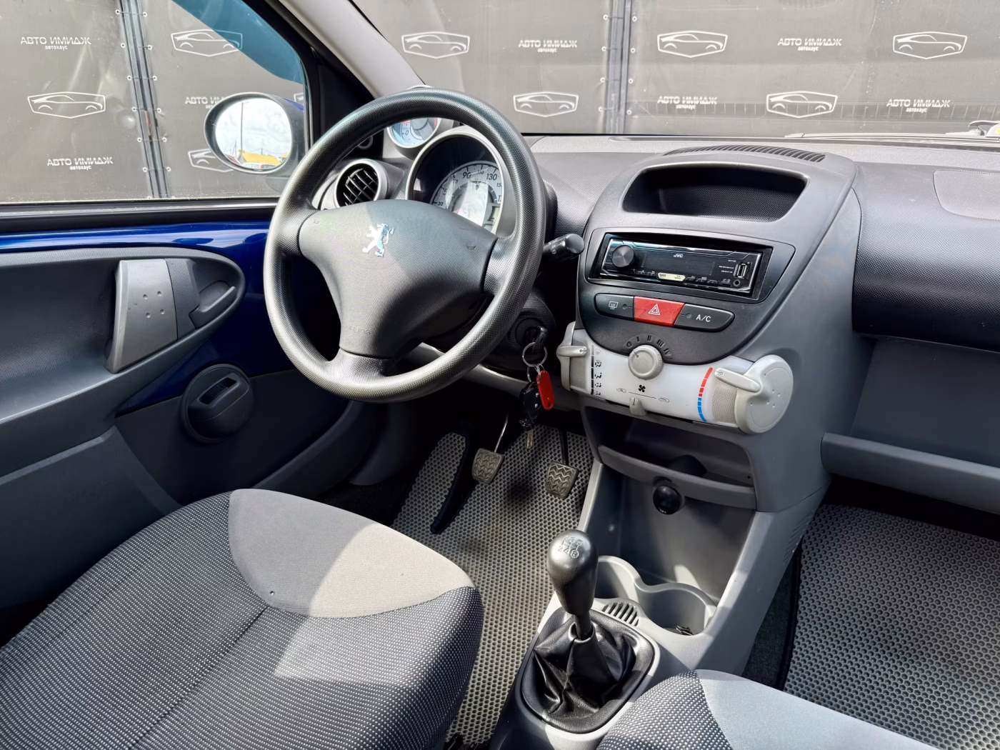 Peugeot 107 фото 9
