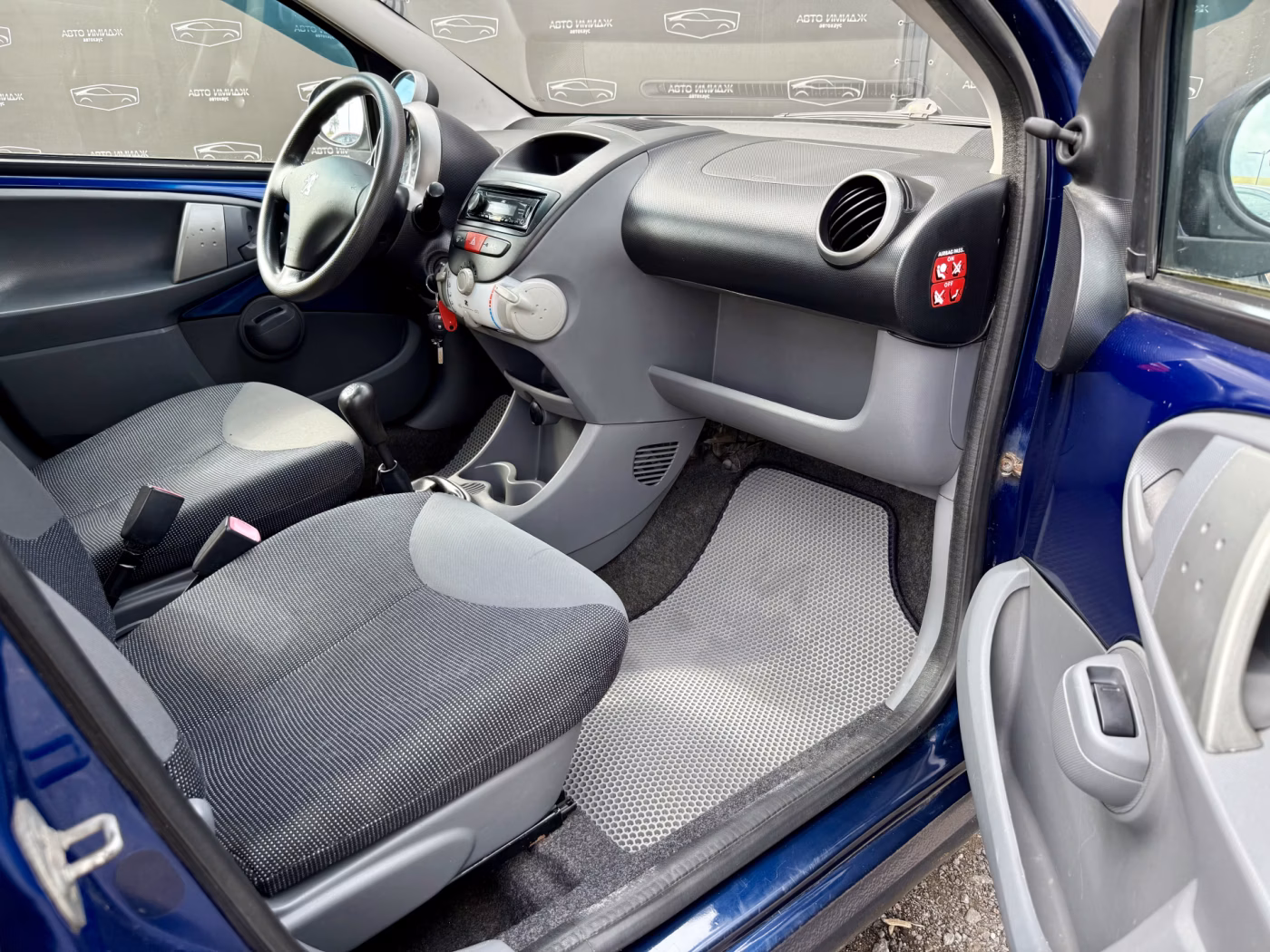 Peugeot 107 фото 17