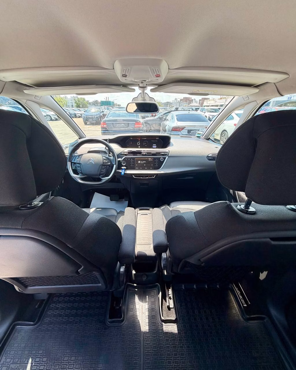 Citroen C4 Grand Spacetourer фото 9