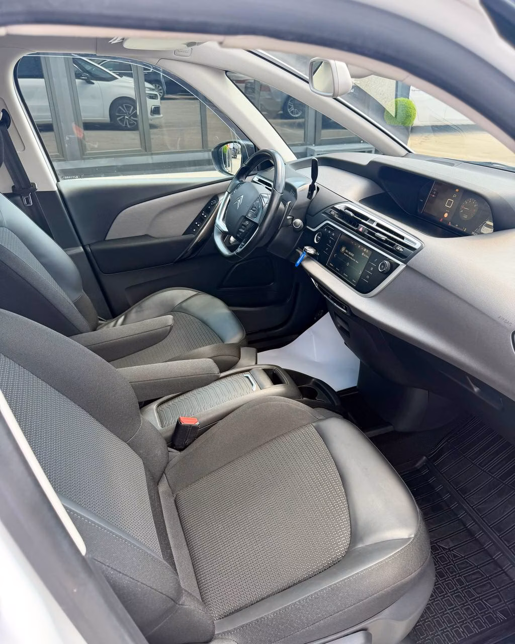 Citroen C4 Grand Spacetourer фото 14