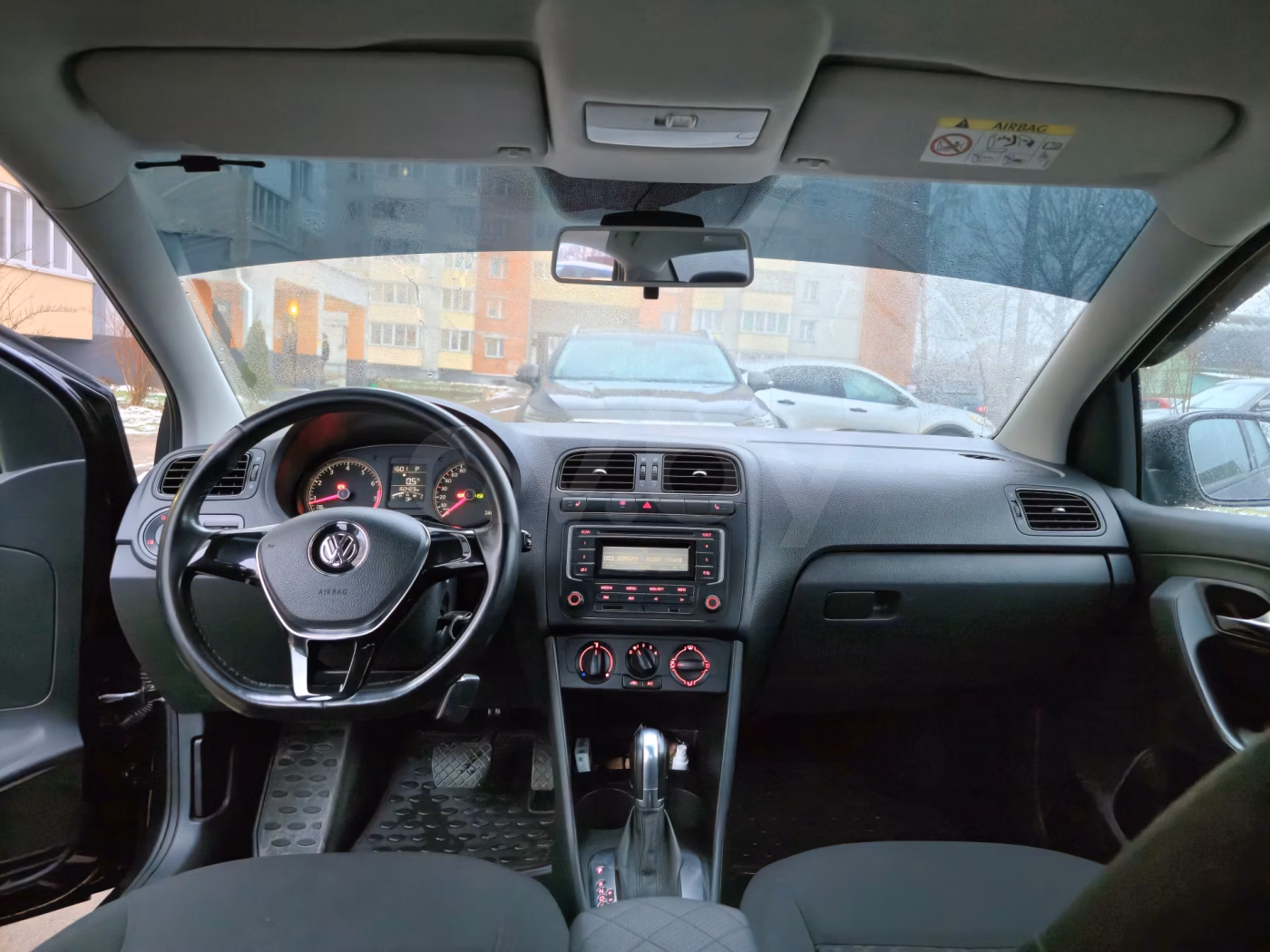 Volkswagen Polo Sedan фото 10